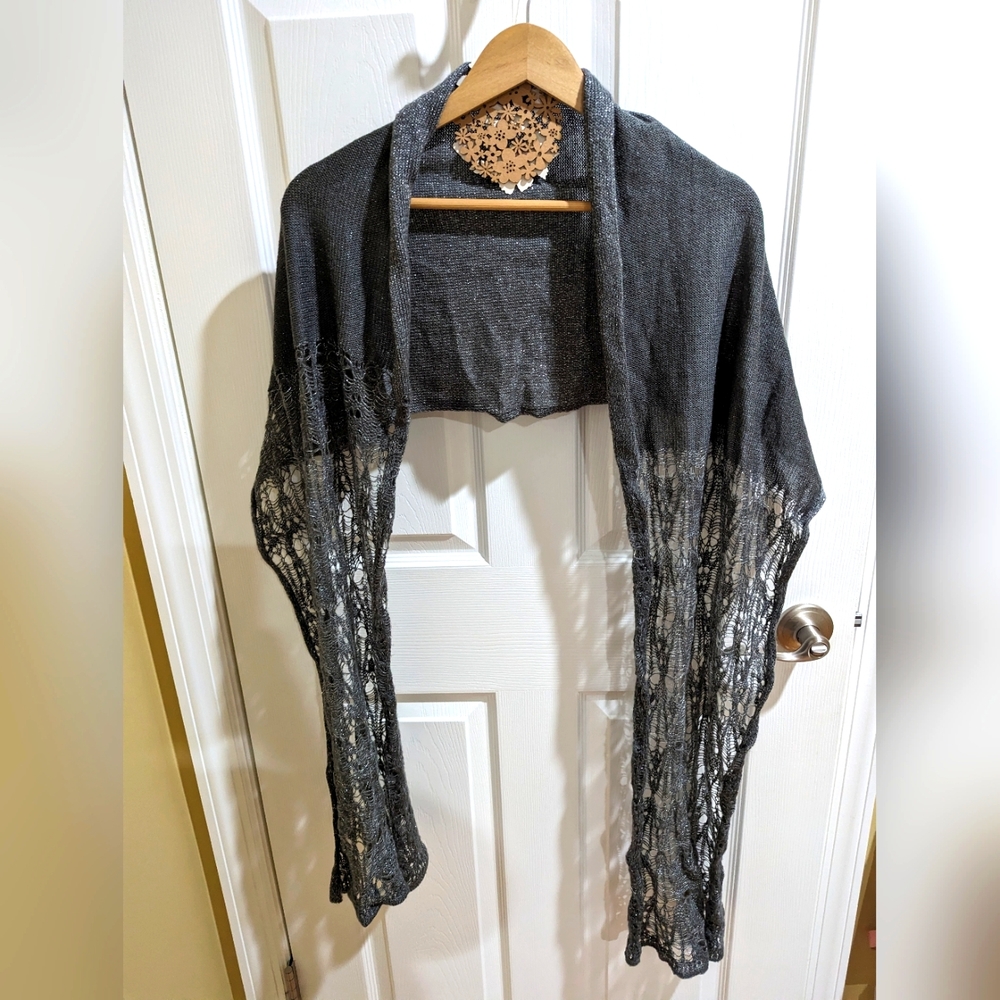 Gray silvertone accent scarf
